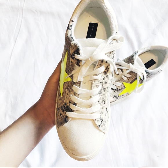 Steve Madden Ramsey Low-Top Snakeskin Sneakers - Picture 2 of 13